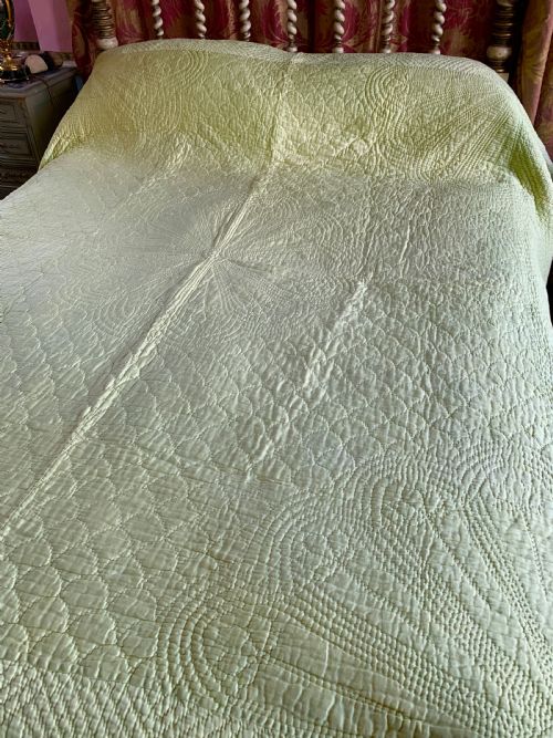 Welsh Hand Stitched Broadcloth Mint Green Double Quilt