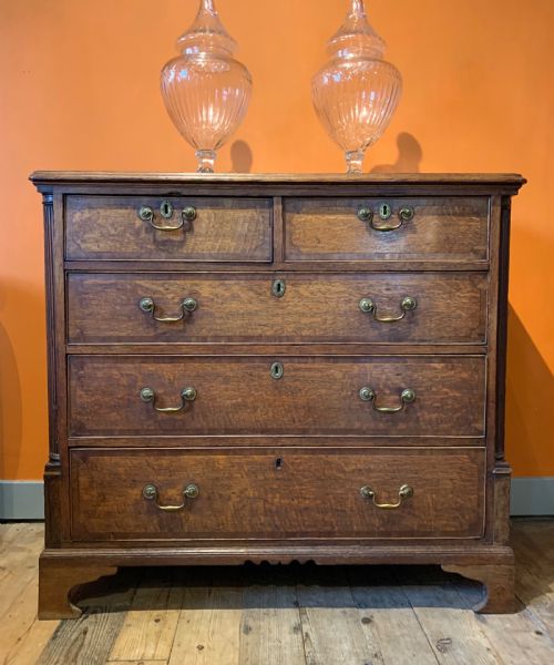 Georgian Cross-banded Oak & Mahogany Chest of Drawers with Column Corners