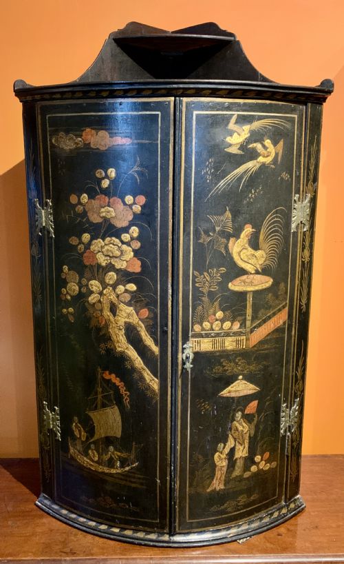 Georgian Chinoiserie Decorated Japanned Corner Cupboard