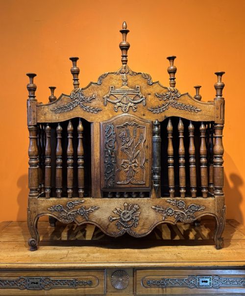 18TH CENTURY FRENCH CARVED WALNUT PANETIERE WITH TURNED FINIALS - ADDITIONAL PHOTO 1