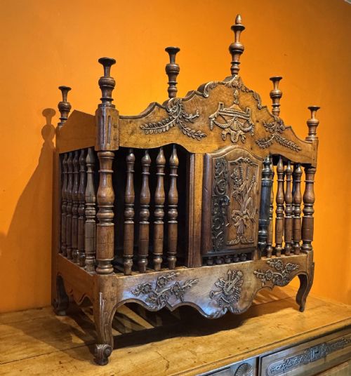 18TH CENTURY FRENCH CARVED WALNUT PANETIERE WITH TURNED FINIALS - ADDITIONAL PHOTO 2