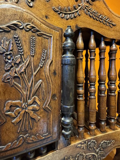 18TH CENTURY FRENCH CARVED WALNUT PANETIERE WITH TURNED FINIALS - ADDITIONAL PHOTO 7