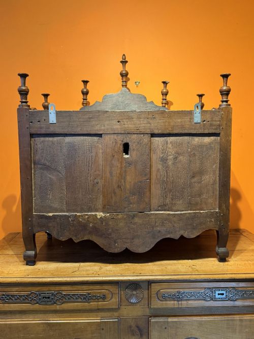 18TH CENTURY FRENCH CARVED WALNUT PANETIERE WITH TURNED FINIALS - ADDITIONAL PHOTO 10
