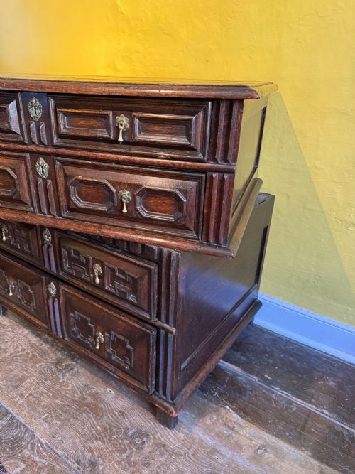 CHARLES II OAK TWOPART CHEST OF DRAWERS WITH GEOMETRIC MOULDINGS - ADDITIONAL PHOTO 4