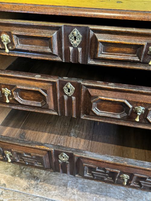 CHARLES II OAK TWOPART CHEST OF DRAWERS WITH GEOMETRIC MOULDINGS - ADDITIONAL PHOTO 6