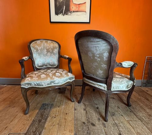 PAIR OF ANTIQUE FRENCH WALNUT ARMCHAIRS IN LOUIS XV STYLE - ADDITIONAL PHOTO 4