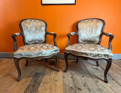 PAIR OF ANTIQUE FRENCH WALNUT ARMCHAIRS IN LOUIS XV STYLE - ADDITIONAL PHOTO 6