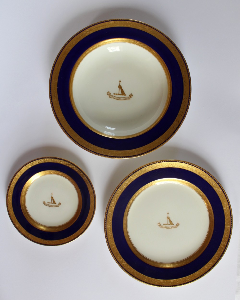 Mintons Armorial Porcelain Plates with the Motto 'Nos Aspera Juvant' & the arms of Lowis of Merchiston