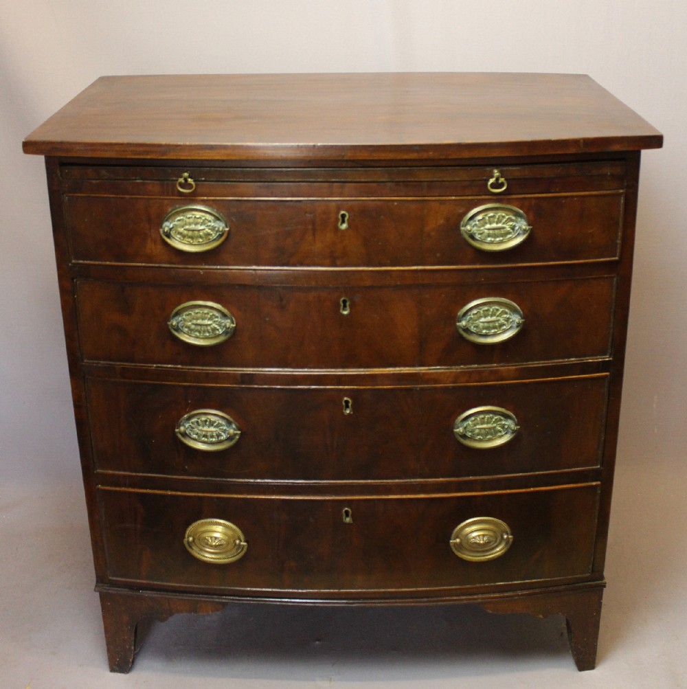 Small Georgian Mahogany Bowfront Bachelors Chest of Drawers 