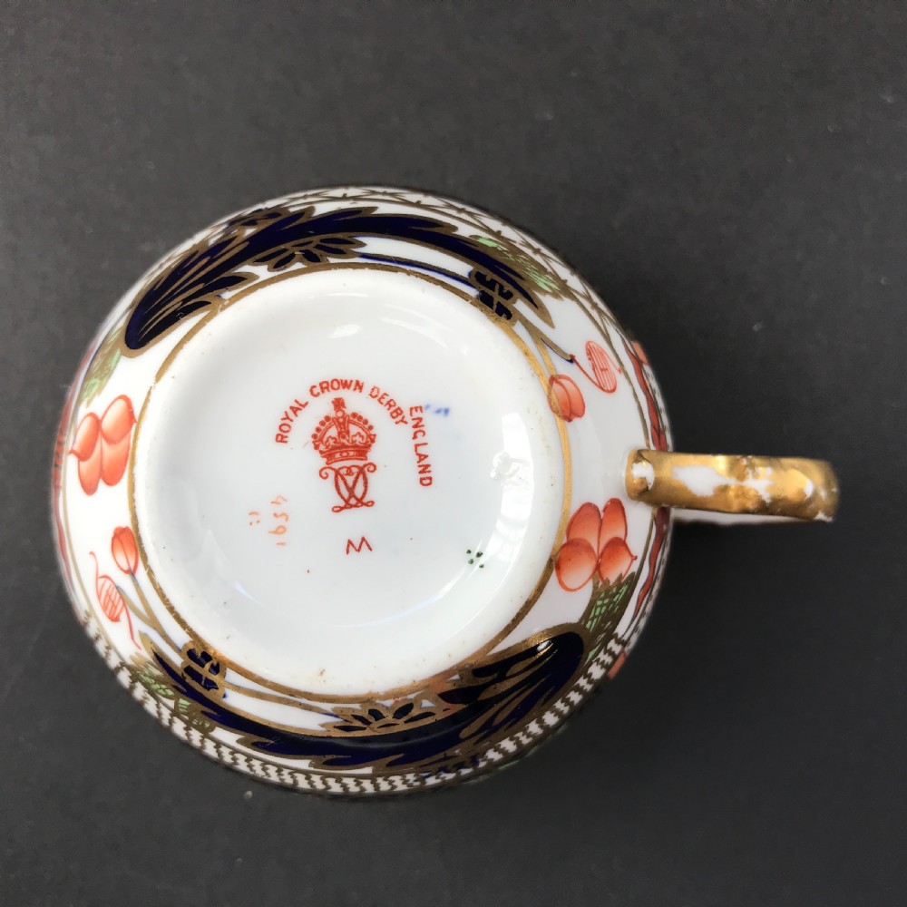 Pair of Royal Crown Derby Old Imari Pattern Porcelain Cups & Saucers 1907 View VII