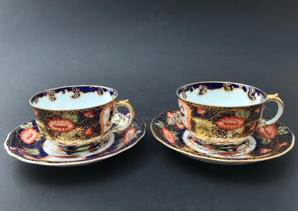 Pair of Royal Crown Derby Old Imari Pattern Porcelain Cups & Saucers 1907 View VIII