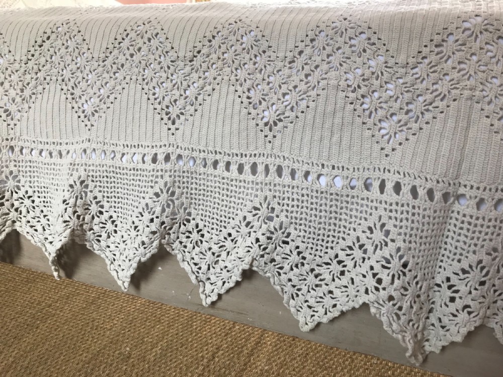 Vintage French Hand Crochet White-Work Bed Cover / Beadspread / Throw View IV