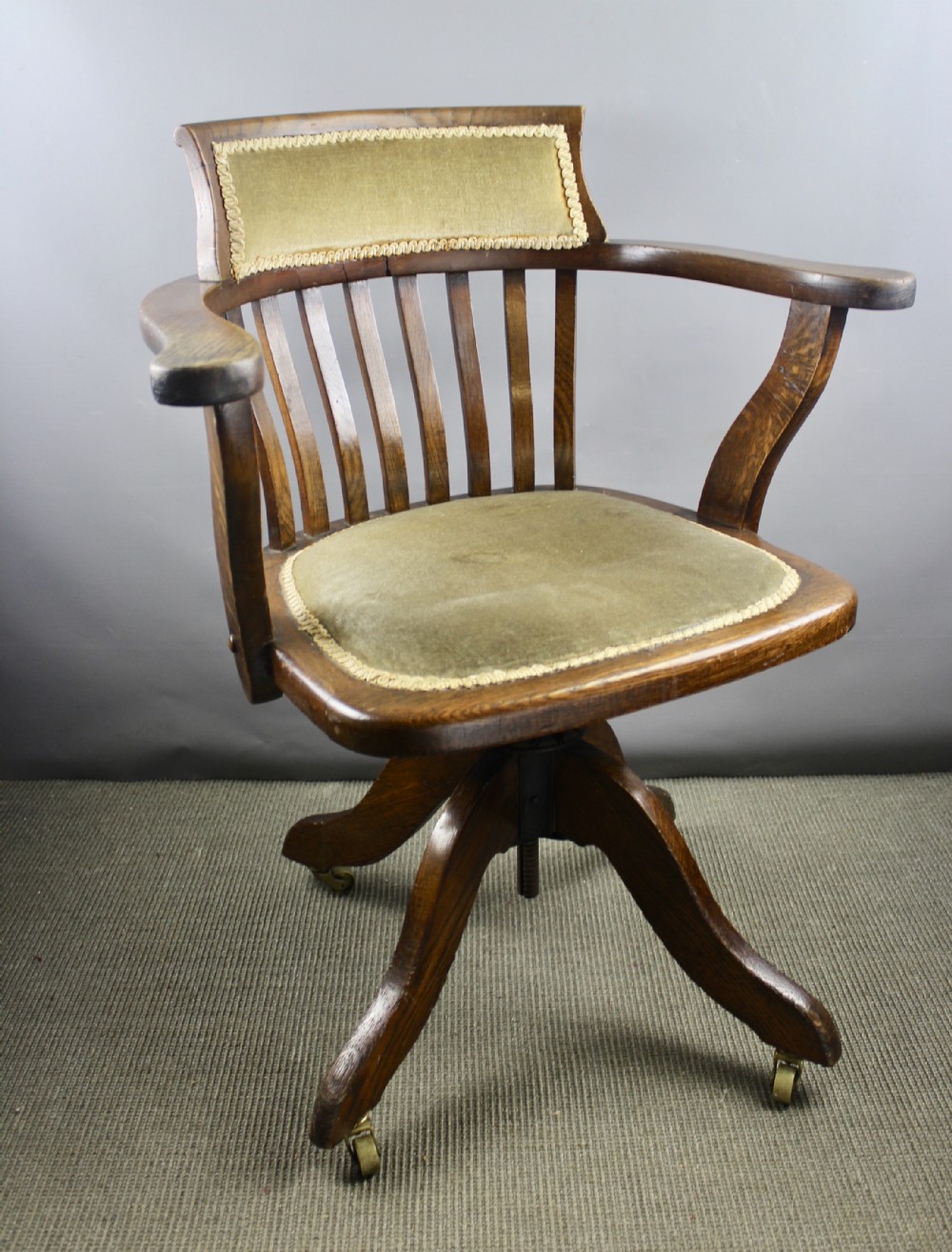 Edwardian Oak Swivel Office / Desk Chair.