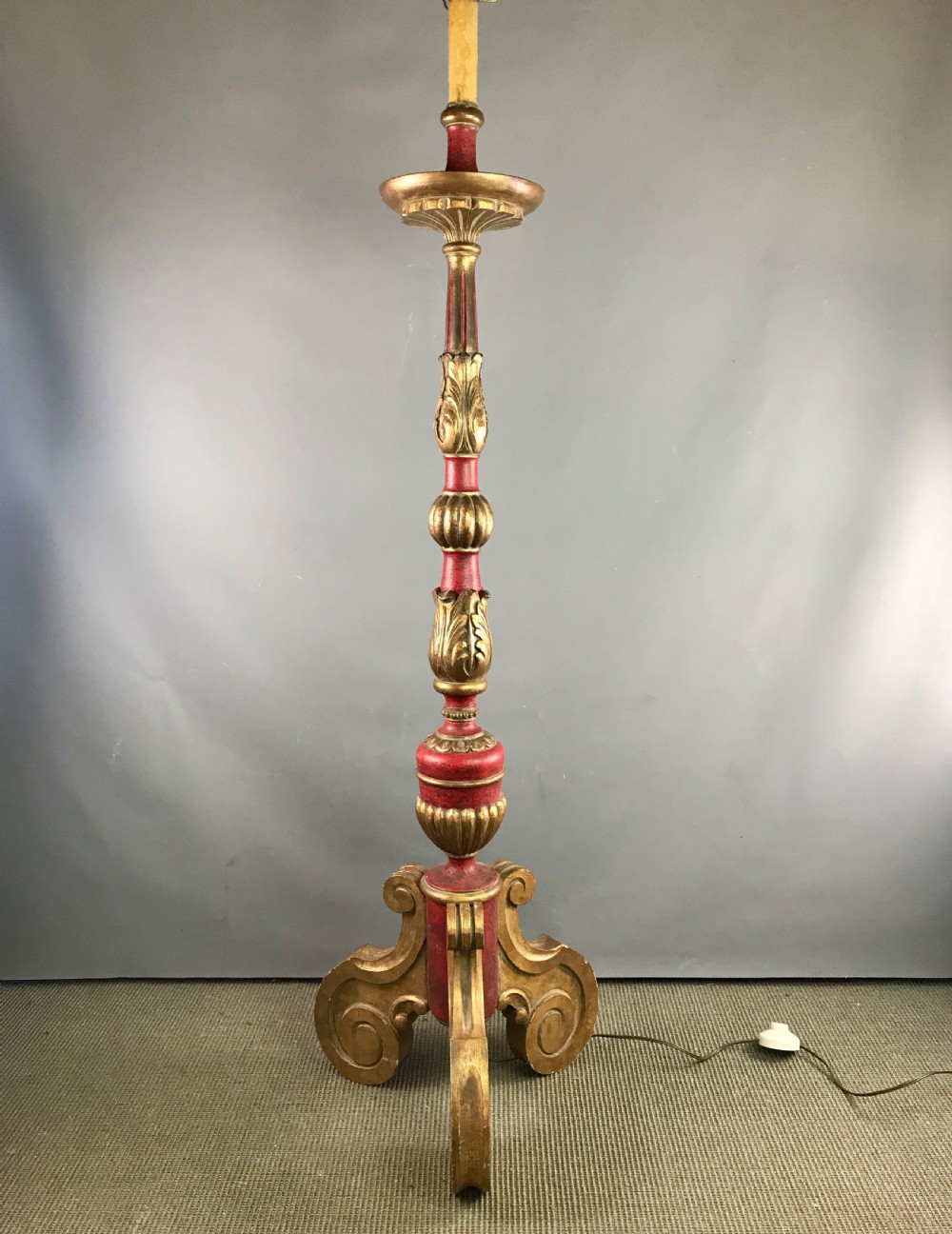 Carved giltwood and red painted standard lamp in 17th century Florentine style