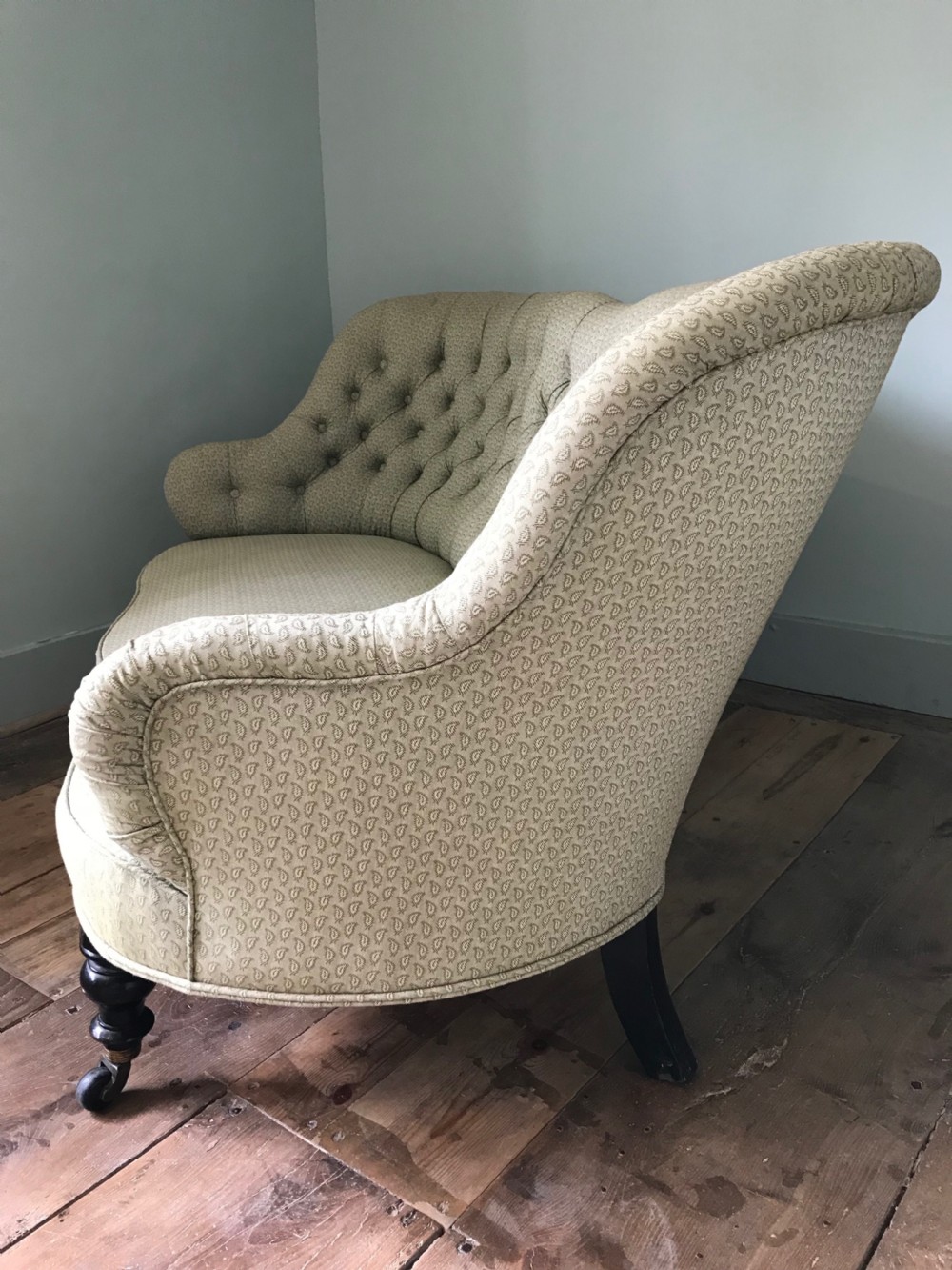 Victorian Button Back / Spoonback Sofa View IV