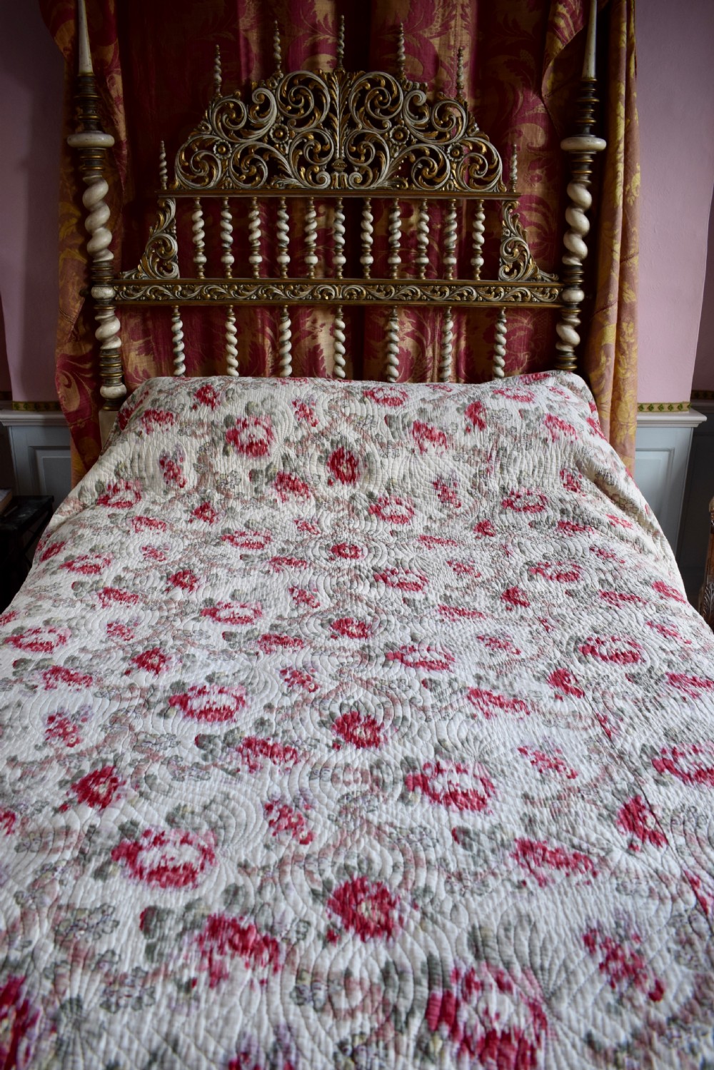 Antique Victorian Durham / Welsh hand stitched floral double quilt View III