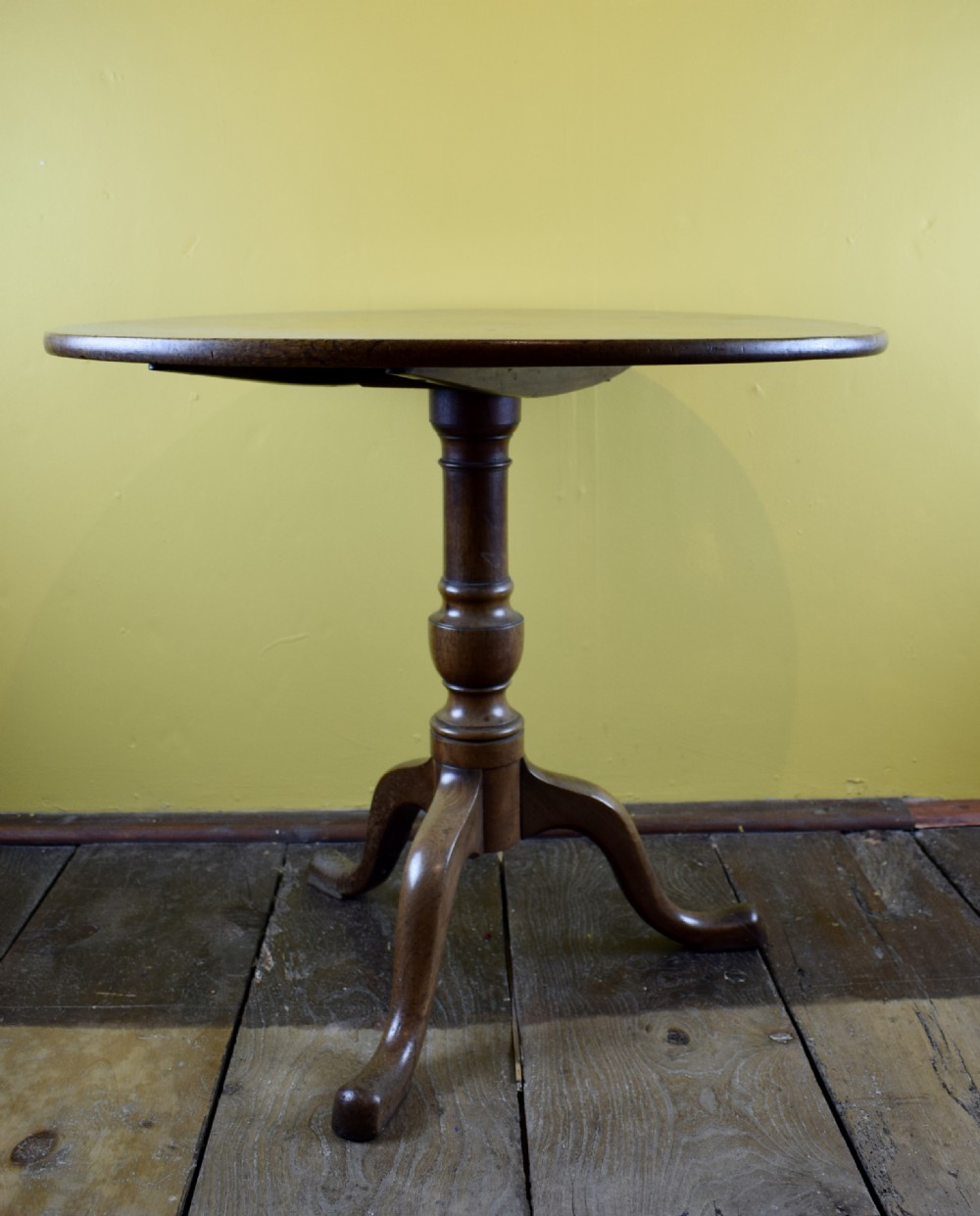 A Georgian mahogany top top tripod table circa 1780 View II