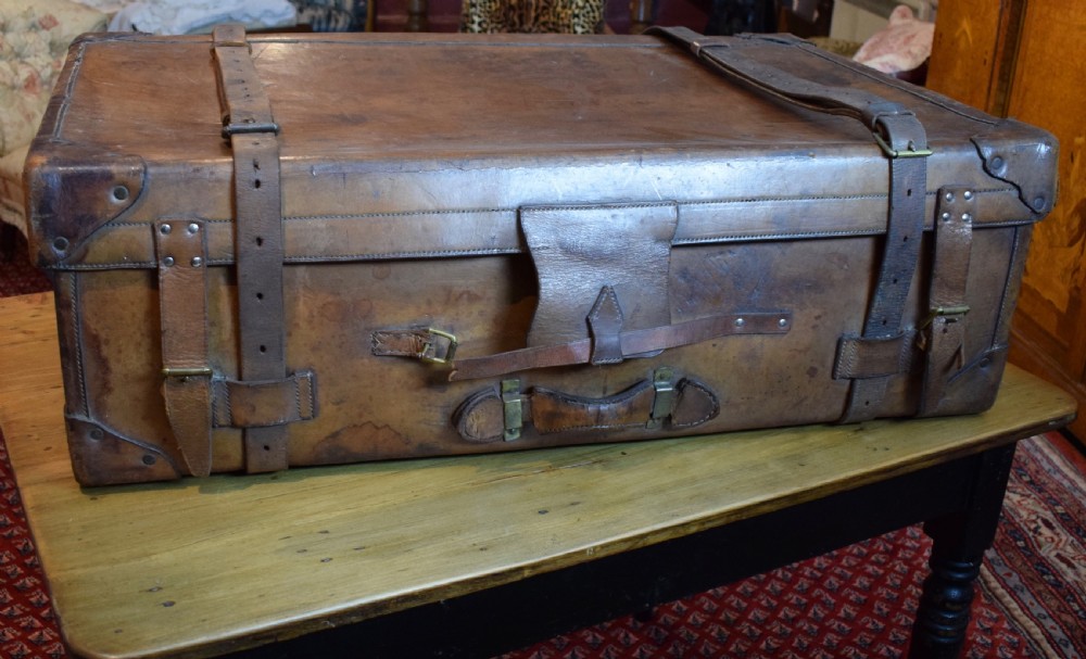 Exceptional Antique large leather suitcase with Chubb lock  View III