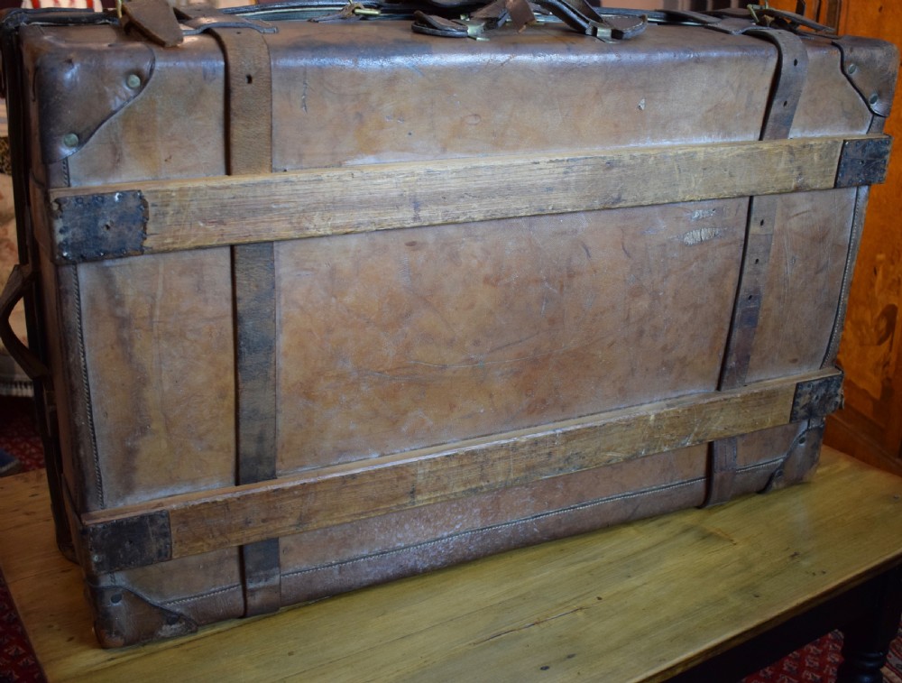 Exceptional Antique large leather suitcase with Chubb lock  View VIII
