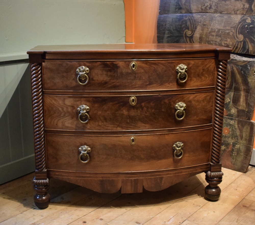 Regency mahogany chest of drawers with column corners