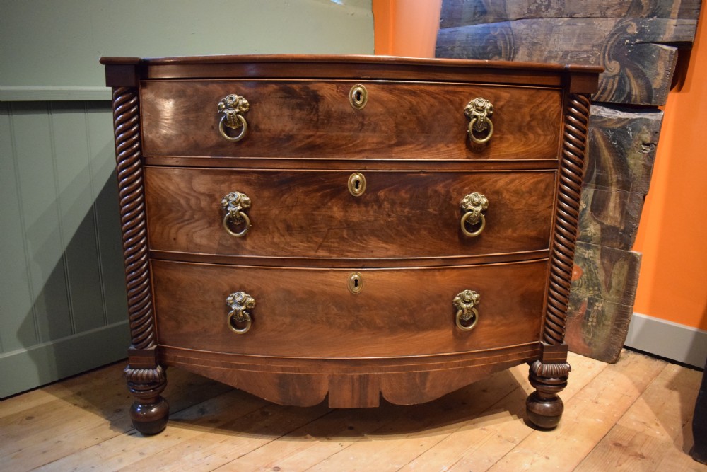 Regency mahogany chest of drawers with column corners View II