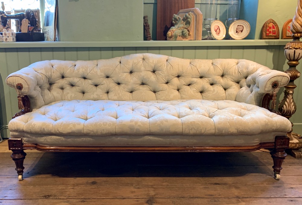 Superb quality Victorian walnut button back sofa