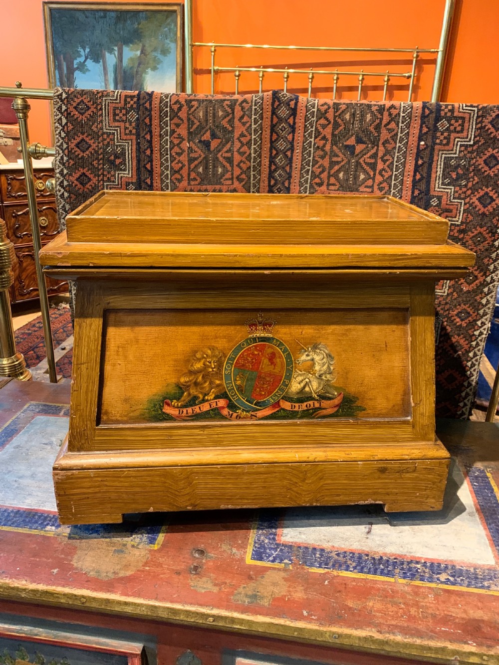 Victorian Faux Bois Pedestal hand painted with Royal Coat of Arms and VR cypher View II