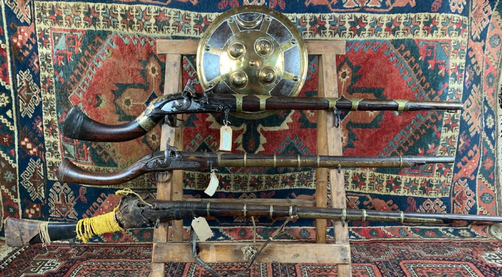 Display of antique Arabian jezail and matchlock guns and an Indian dahl