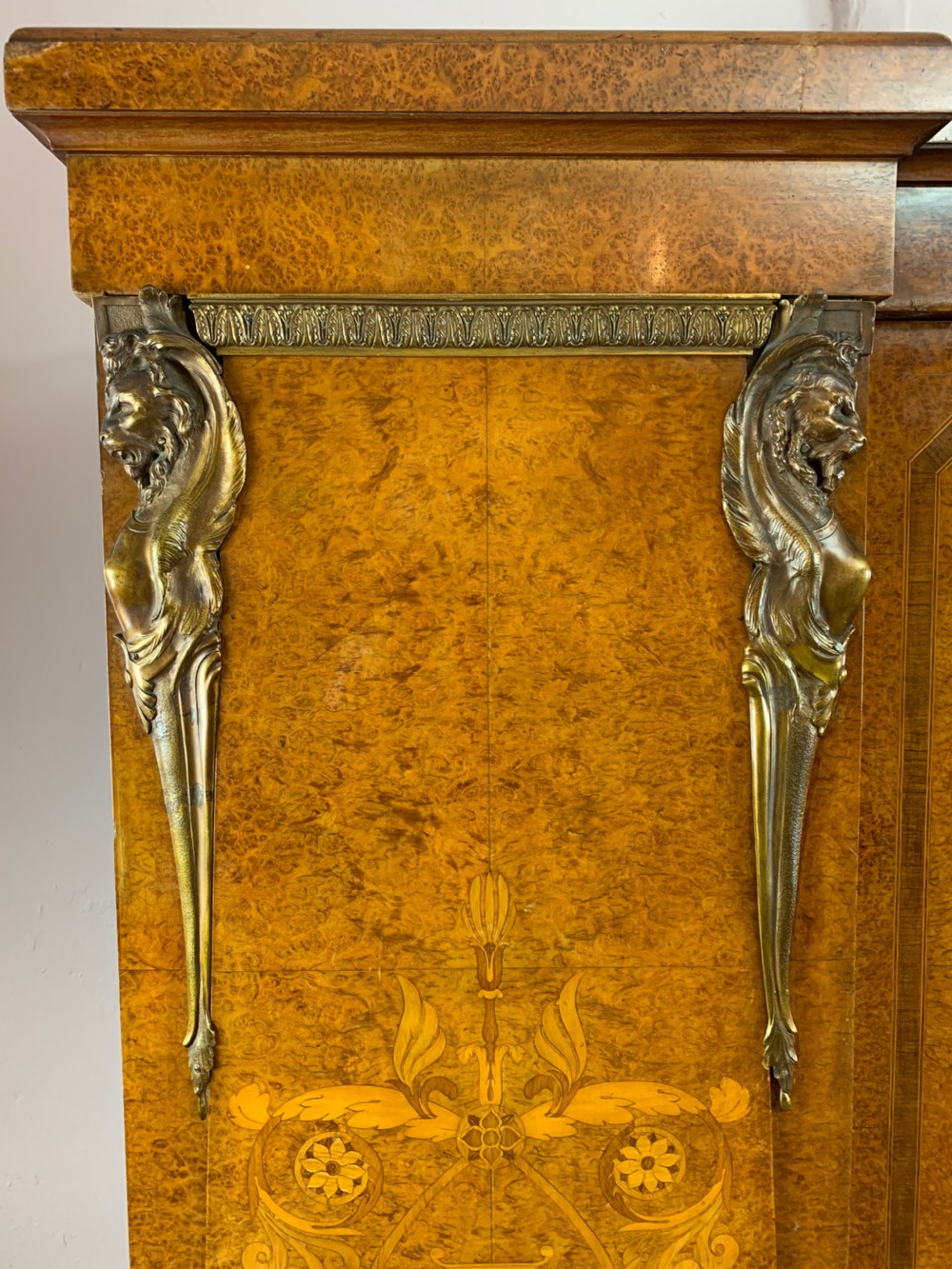 Victor Epeaux Paris, exhibition quality ormolu mounted marquetry thuya wood armoire View III