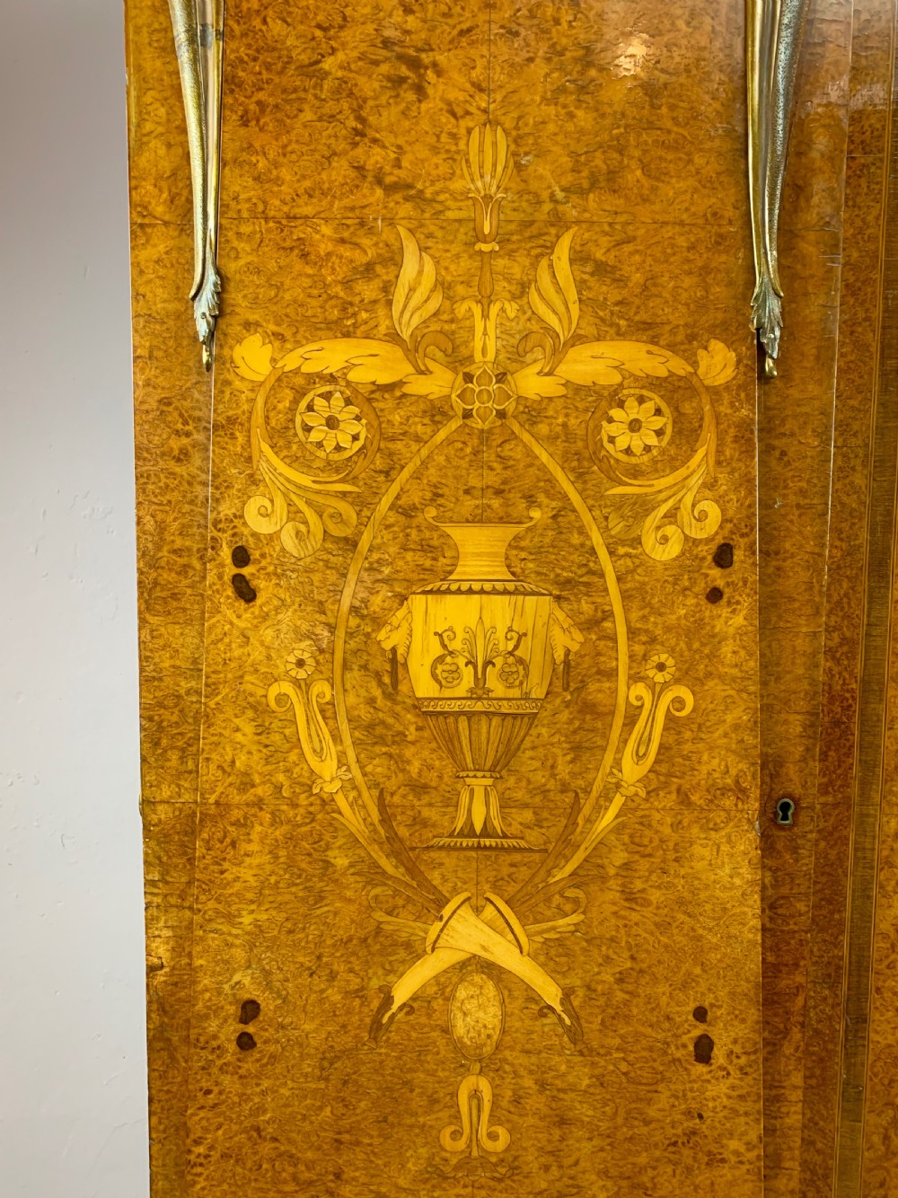 Victor Epeaux Paris, exhibition quality ormolu mounted marquetry thuya wood armoire View IX