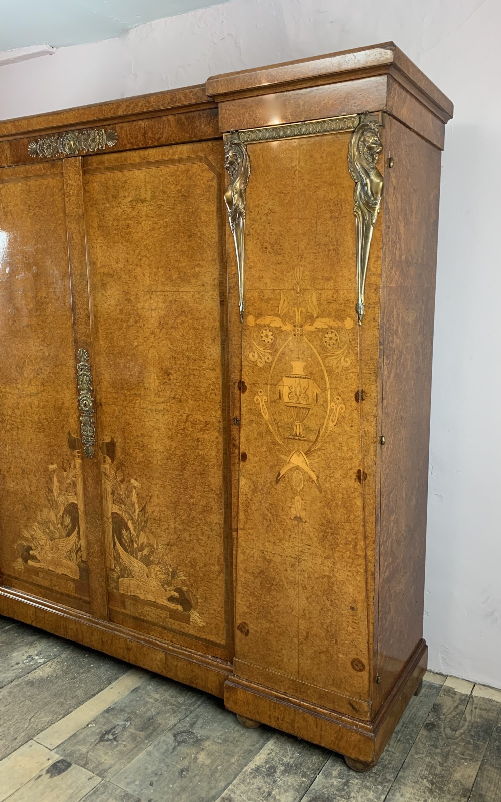 Victor Epeaux Paris, exhibition quality ormolu mounted marquetry thuya wood armoire View XI