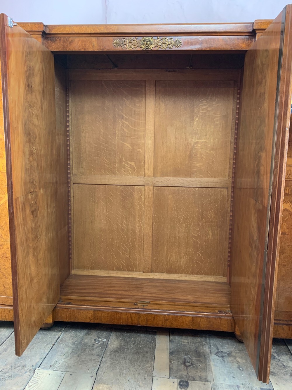 Victor Epeaux Paris, exhibition quality ormolu mounted marquetry thuya wood armoire View XIII