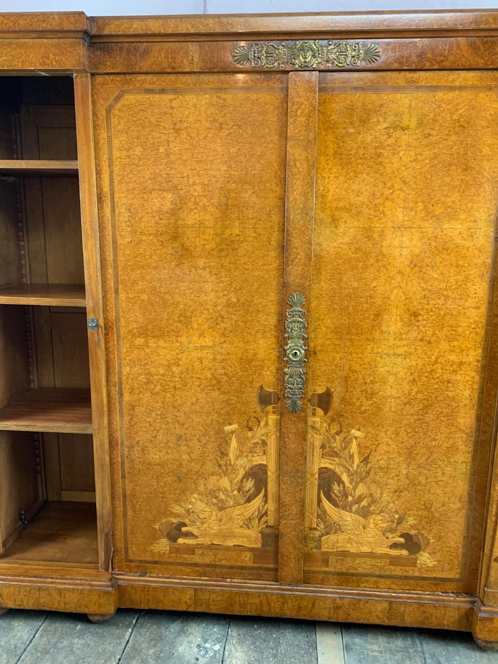 Victor Epeaux Paris, exhibition quality ormolu mounted marquetry thuya wood armoire View XV