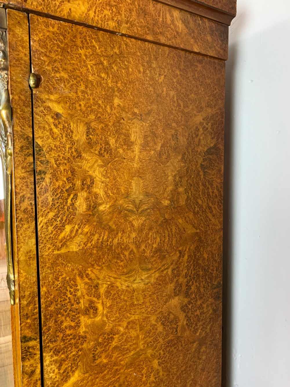 Victor Epeaux Paris, exhibition quality ormolu mounted marquetry thuya wood armoire View XVIII