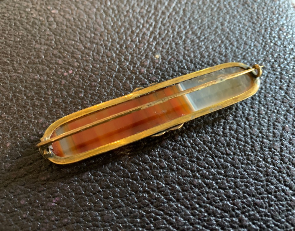 Victorian banded agate bar brooch View II