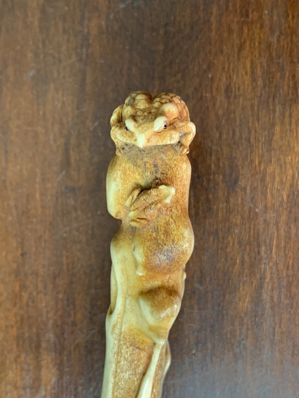 Signed Japanese carved bone parasol handle carved with frogs View VII