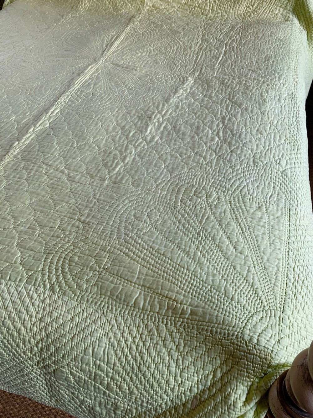 Welsh hand stitched broadcloth mint green double quilt  View II