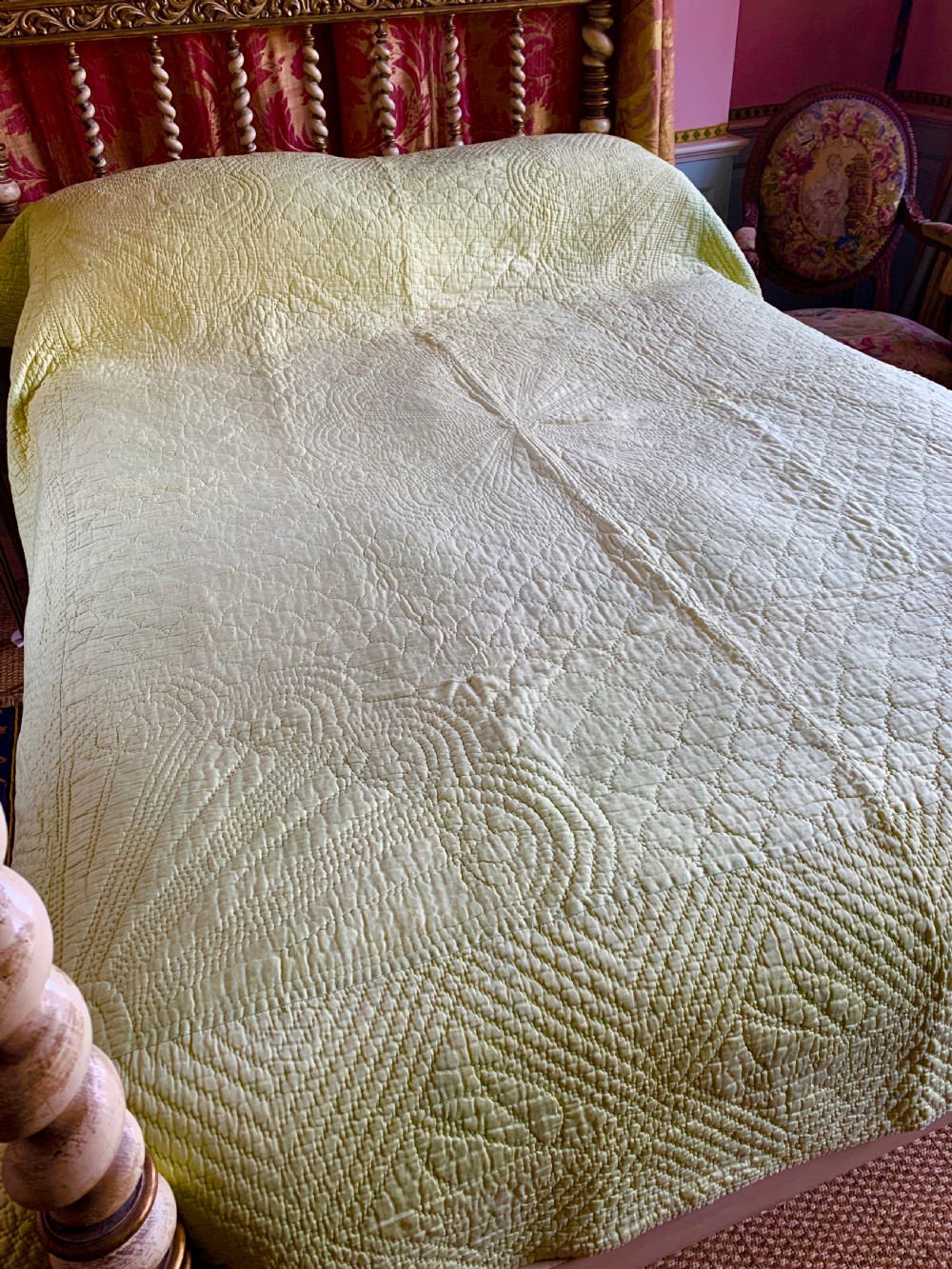 Welsh hand stitched broadcloth mint green double quilt  View III