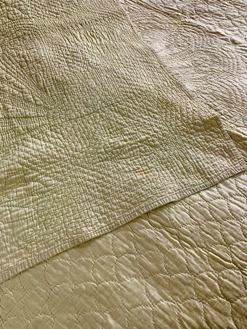 Welsh hand stitched broadcloth mint green double quilt  View IV