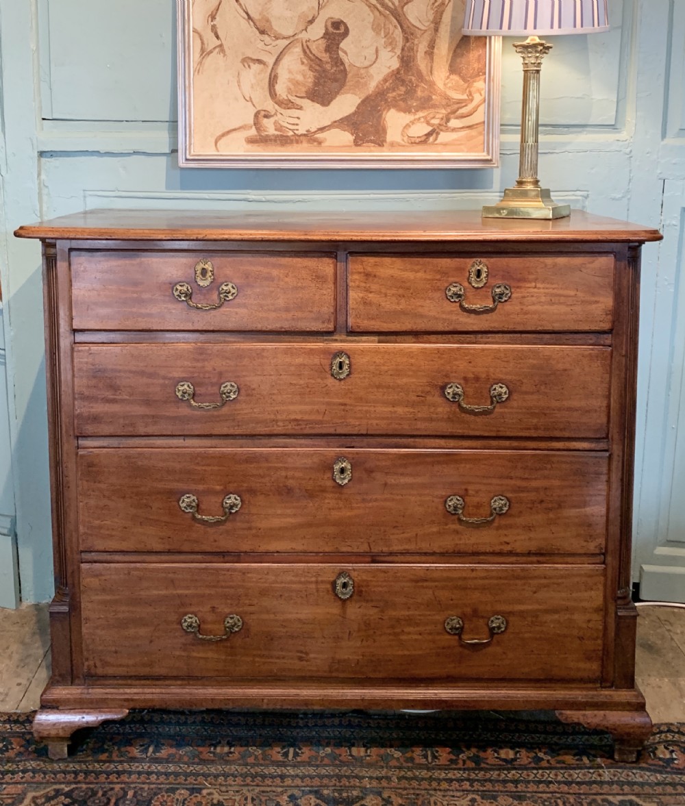 George III mahogany chest of drawers with column corners