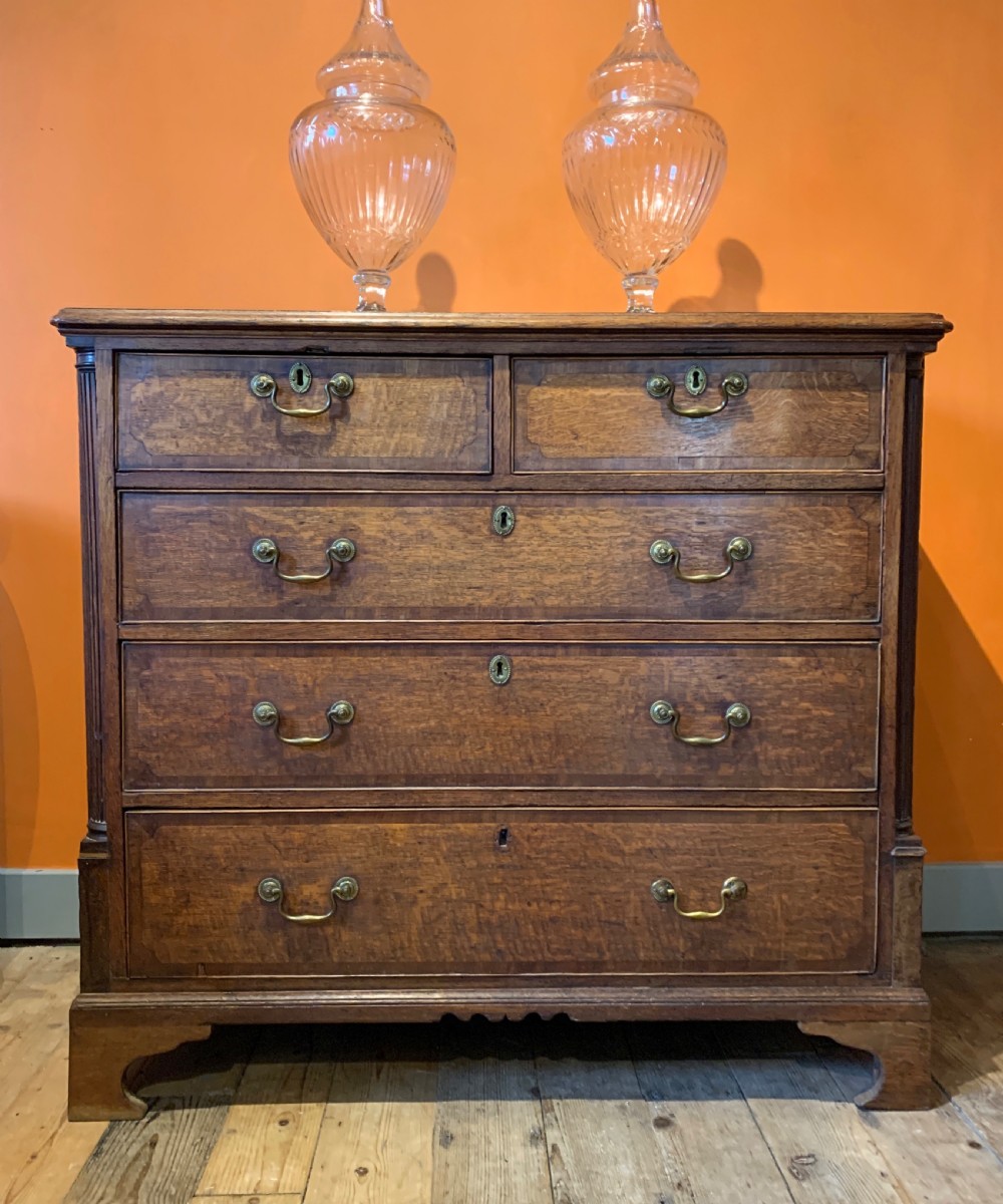 Georgian cross-banded oak & mahogany chest of drawers with column corners