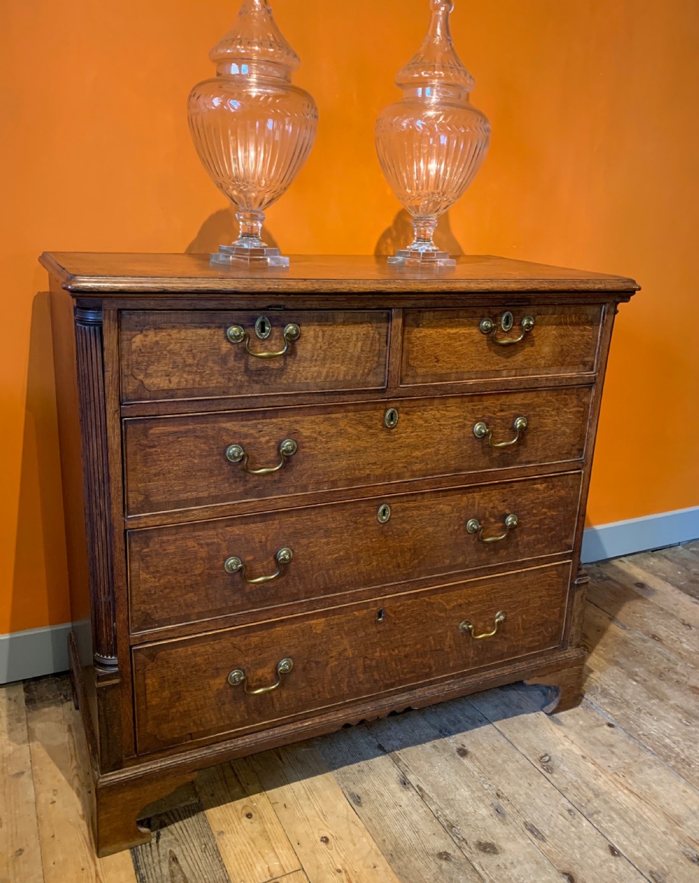 Georgian cross-banded oak & mahogany chest of drawers with column corners View II