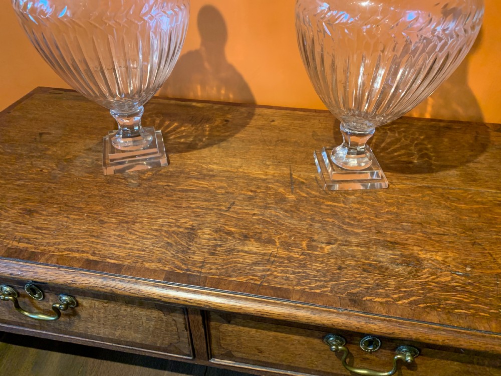 Georgian cross-banded oak & mahogany chest of drawers with column corners View VI