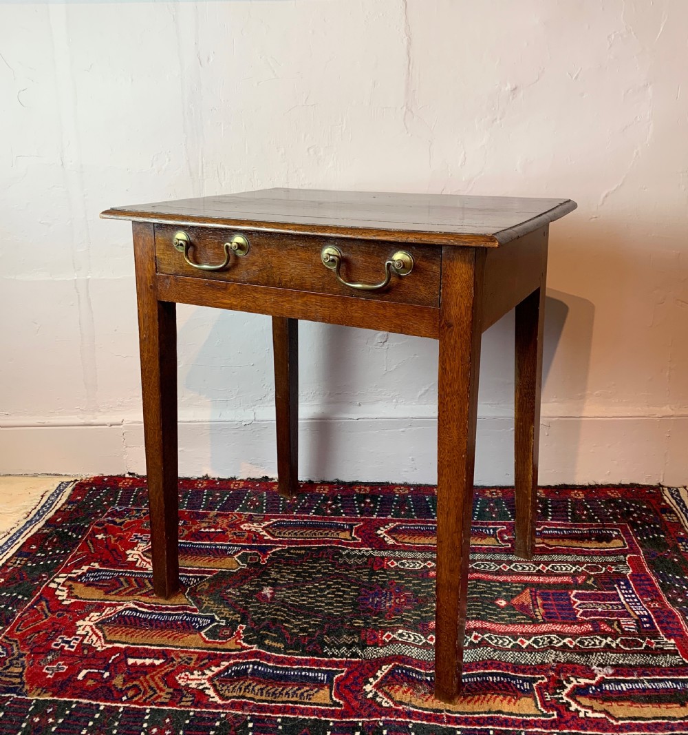 Georgian oak side table with single frieze drawer