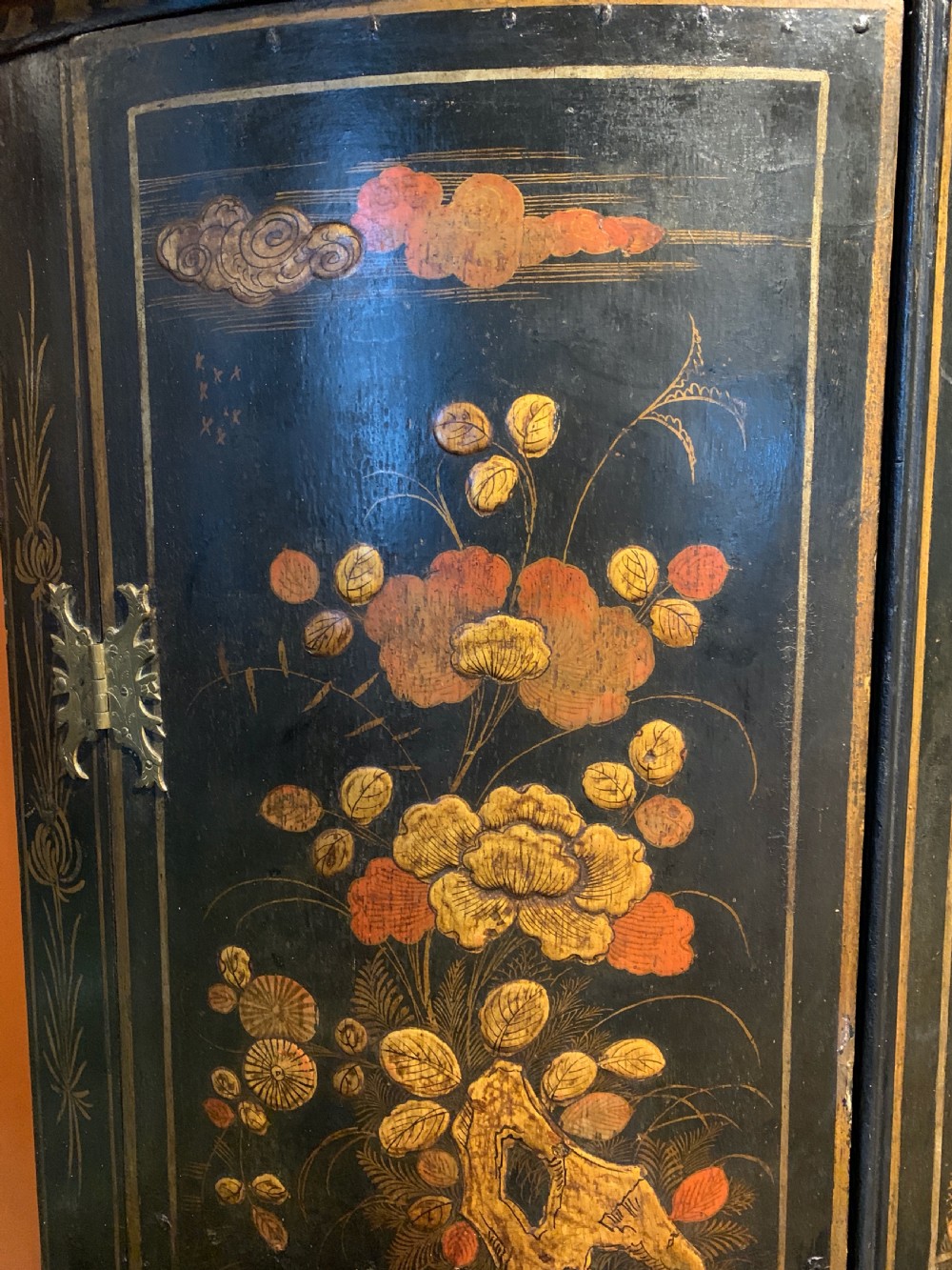 Georgian chinoiserie decorated japanned corner cupboard View V