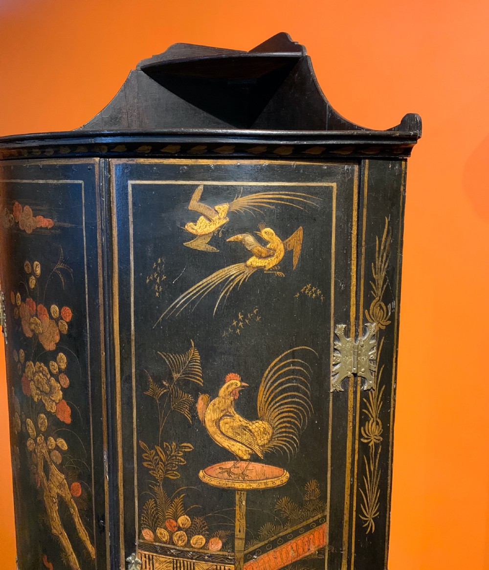 Georgian chinoiserie decorated japanned corner cupboard View XI