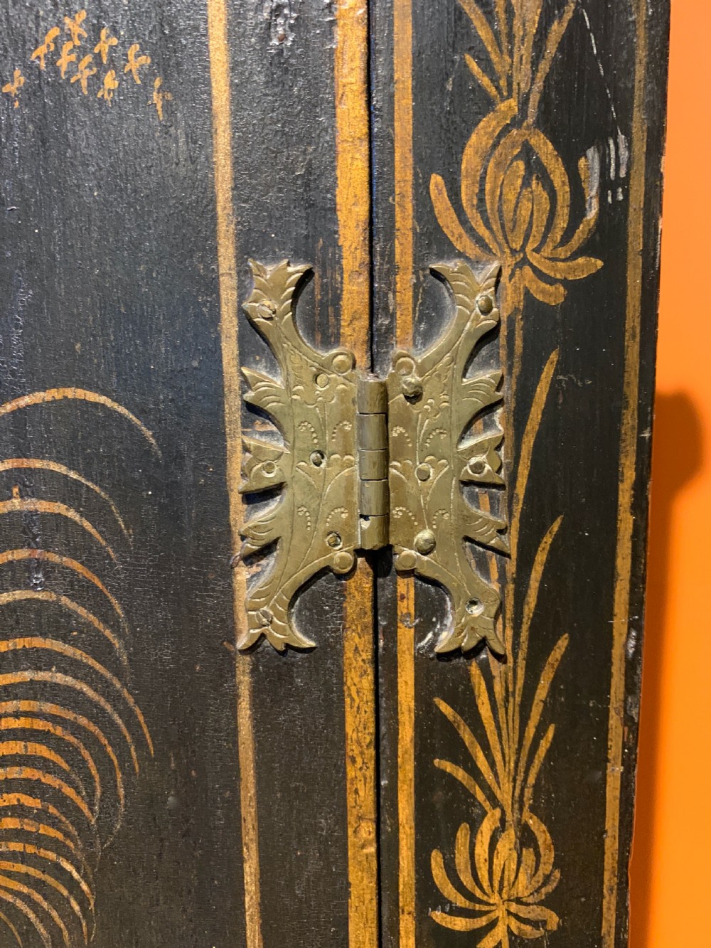 Georgian chinoiserie decorated japanned corner cupboard View XII