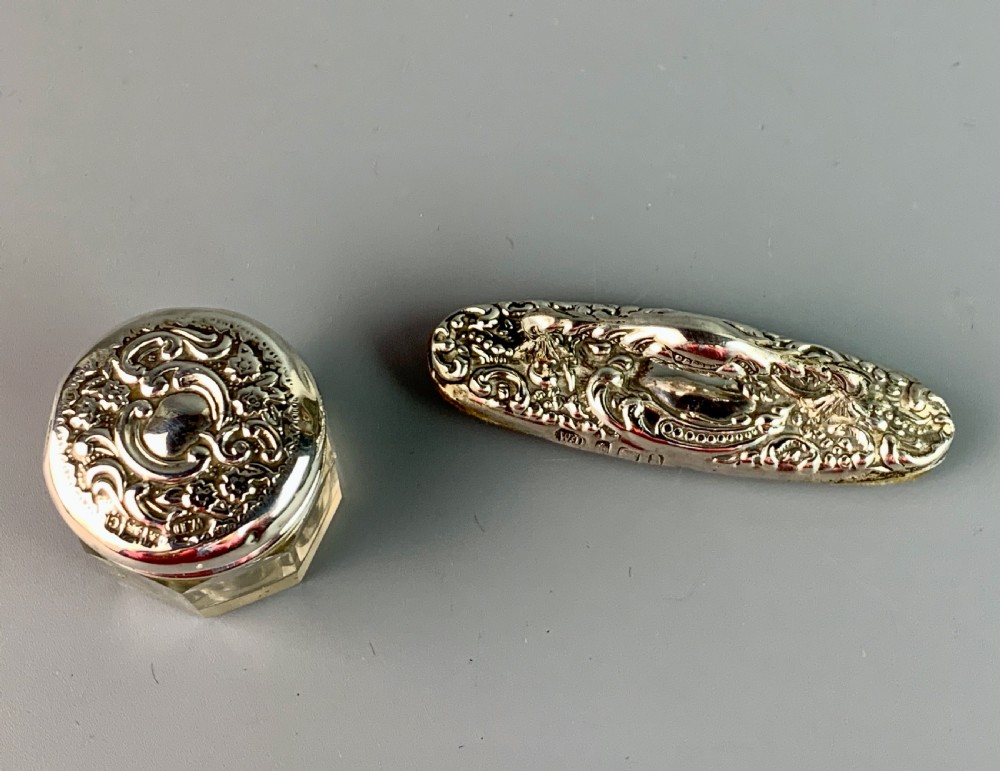 Victorian silver mounted nail buffer, silver top jar & button hook View VIII