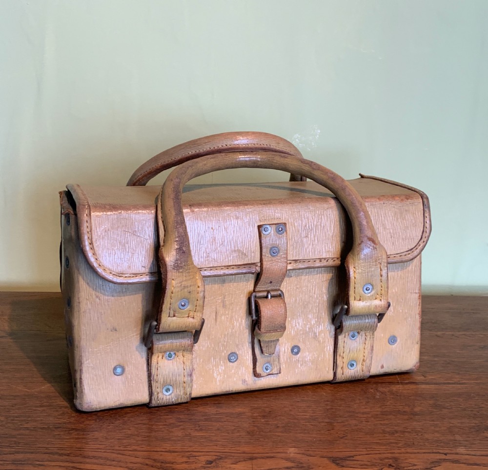 War Department riveted leather tool bag View VIII