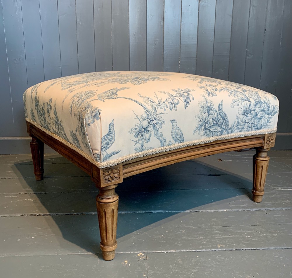 French Louis XVI revival ottoman stool upholstered in blue & white Toile de Jouy View VII
